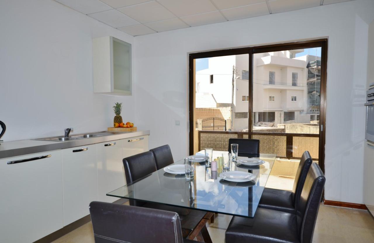 Large St Julians Central 2 Apartment Saint Julian's Екстериор снимка