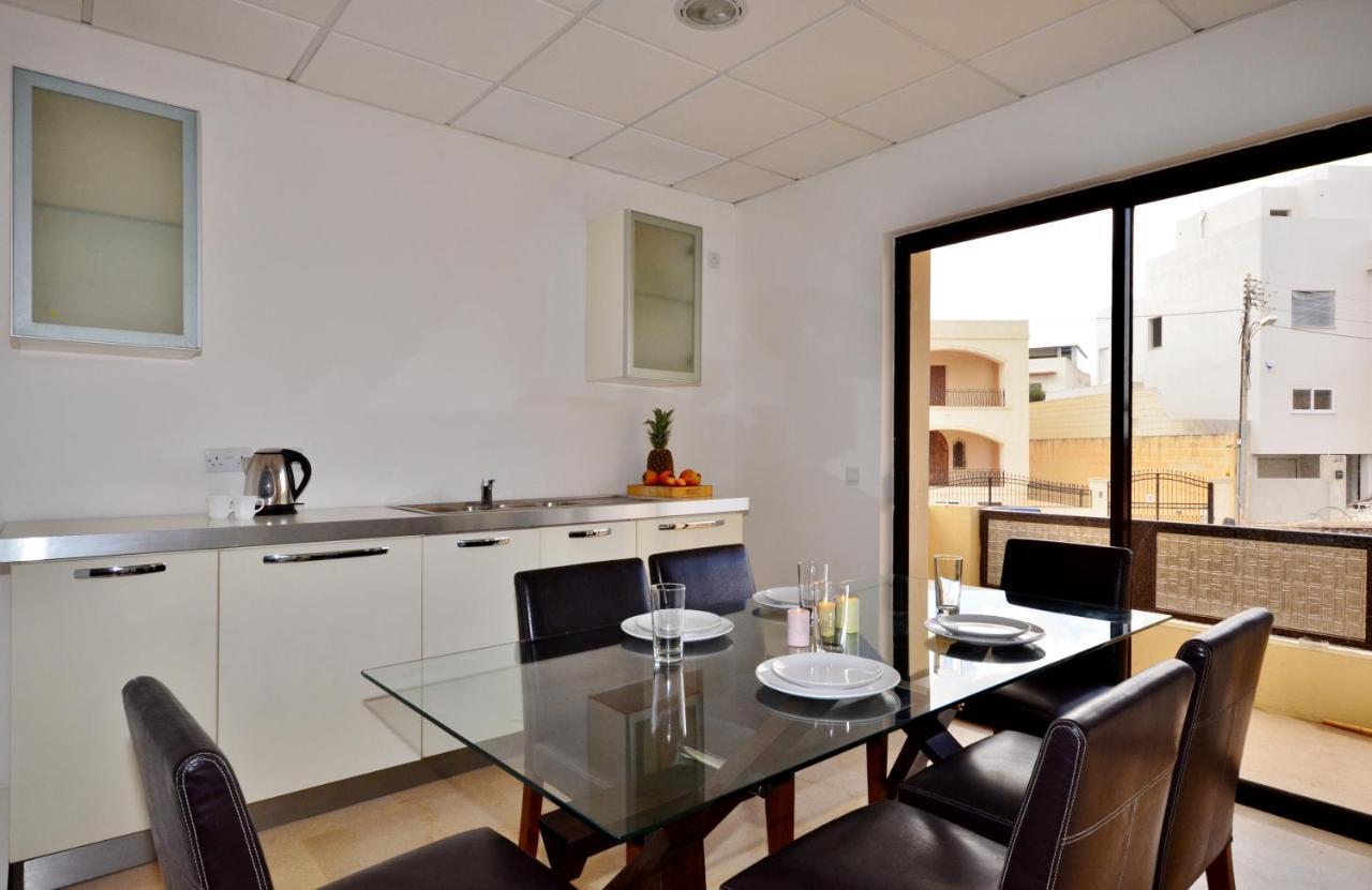 Large St Julians Central 2 Apartment Saint Julian's Екстериор снимка